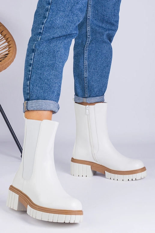 Black cowboy boots on the block heel... Black cowboy boots on the block heel...