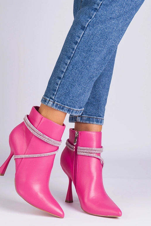 Różowe botki na szpilce zdobione... Różowe botki na szpilce zdobione...