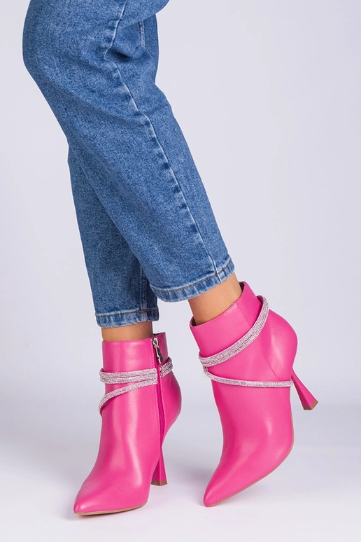 Różowe botki na szpilce zdobione... Różowe botki na szpilce zdobione...