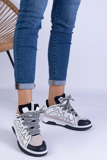 Czarne sneakersy damskie z dekoracyjnym sznurowaniem Grejs 2