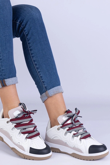 Białe sneakersy damskie z...