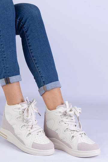 Białe sneakersy damskie z grubymi sznurówkami Gralina