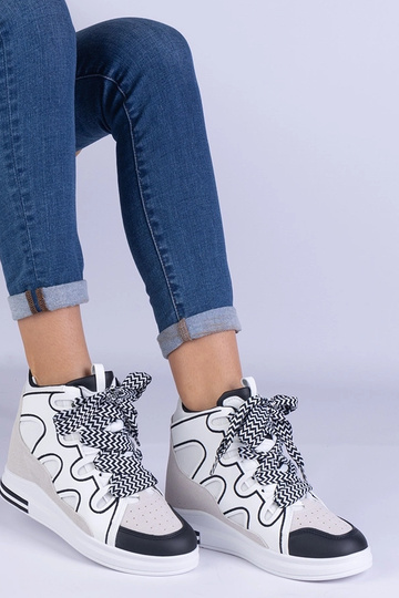 Białe sneakersy damskie z grubymi sznurówkami Gralina