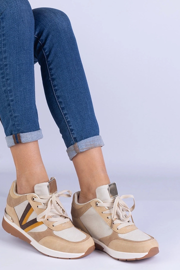 Brązowe sneakersy damskie na ukrytym koturnie Ninella
