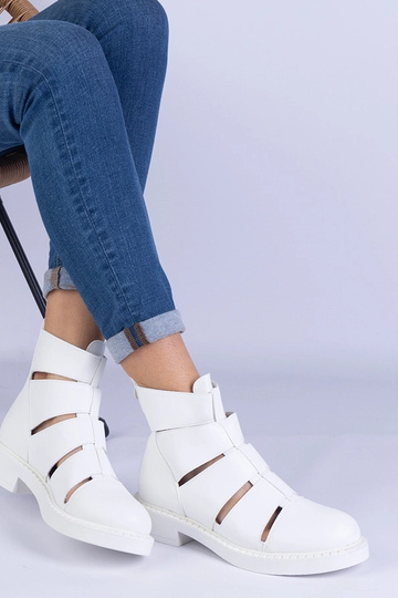 Białe botki z ekoskóry z...