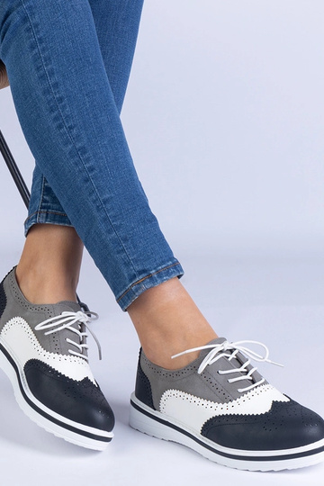 Czarne klasyczne półbuty...