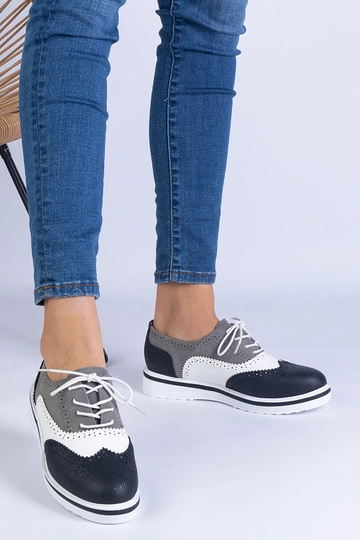 Czarne klasyczne półbuty... 2