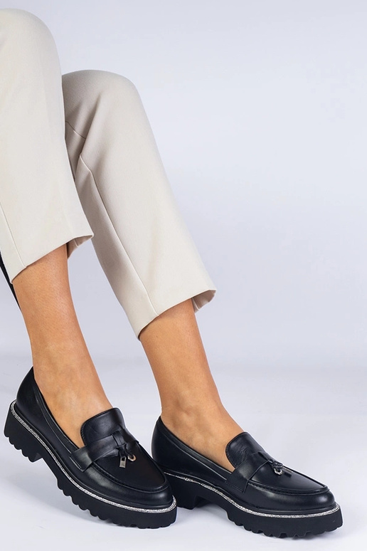 Czarne mokasyny damskie na grubej...