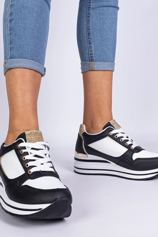 Czarne sneakersy zdobione brokatem i... Czarne sneakersy zdobione brokatem i...