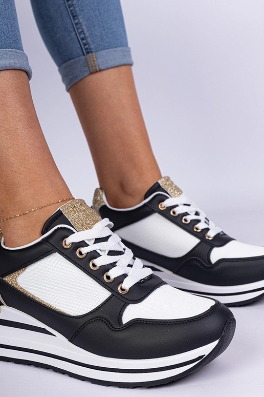 Czarne sneakersy zdobione brokatem i... Czarne sneakersy zdobione brokatem i...