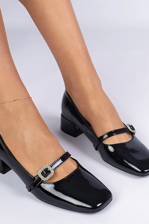 Czarne eleganckie czółenka zdobione...