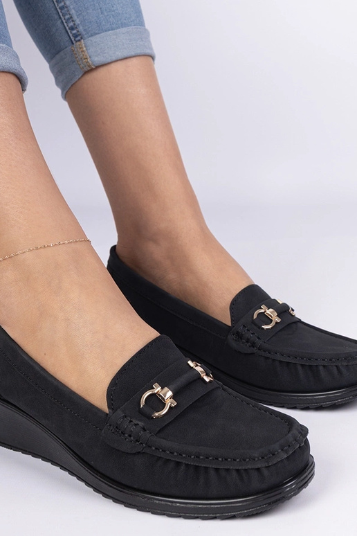 Czarne mokasyny damskie na koturnie...