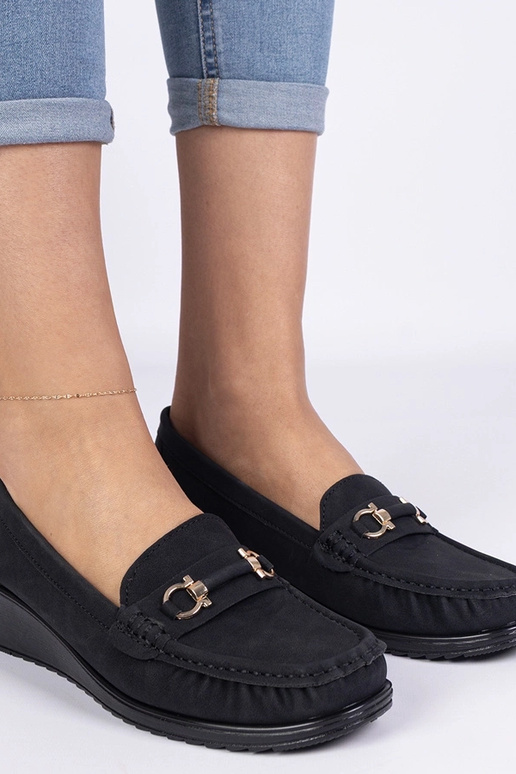Czarne mokasyny damskie na koturnie...