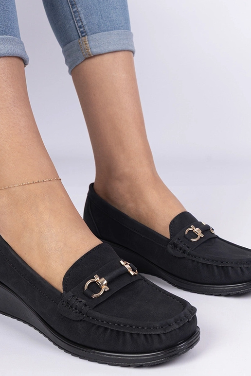Czarne mokasyny damskie na koturnie...