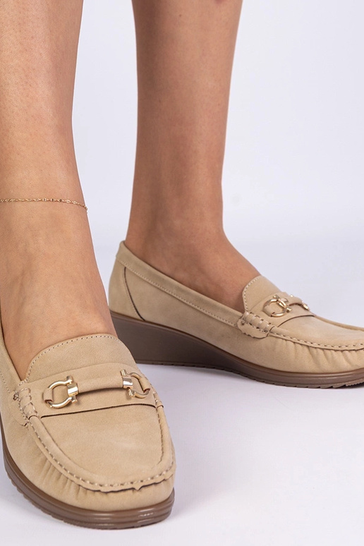 Brązowe mokasyny damskie na koturnie...