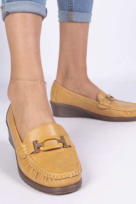 Zółte mokasyny damskie na koturnie z... Zółte mokasyny damskie na koturnie z...