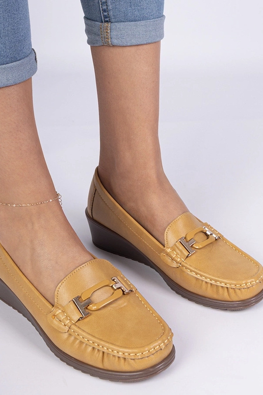 Zółte mokasyny damskie na koturnie z... Zółte mokasyny damskie na koturnie z...