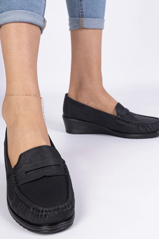 Czarne mokasyny damskie na koturnie...