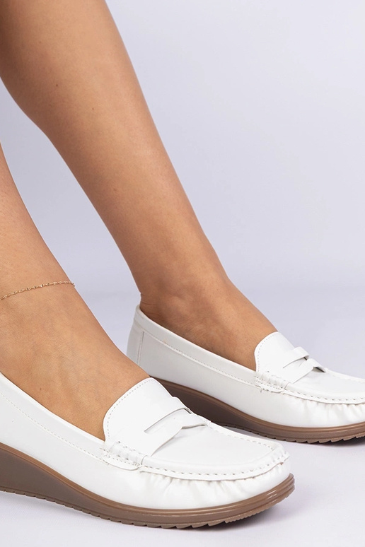 Białe mokasyny damskie na koturnie... Białe mokasyny damskie na koturnie...