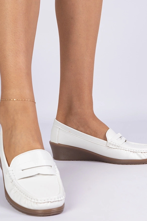 Białe mokasyny damskie na koturnie... Białe mokasyny damskie na koturnie...