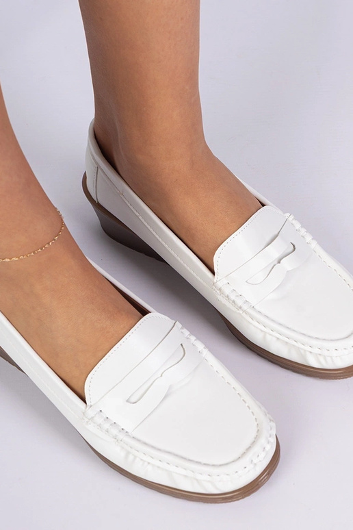 Białe mokasyny damskie na koturnie... Białe mokasyny damskie na koturnie...