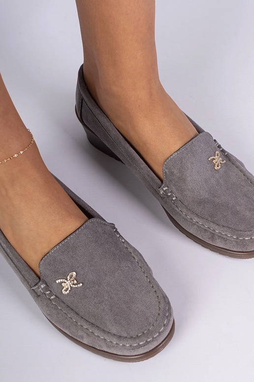 Szare mokasyny damskie na koturnie z... Szare mokasyny damskie na koturnie z...