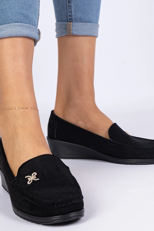 Czarne mokasyny damskie na koturnie z... Czarne mokasyny damskie na koturnie z...