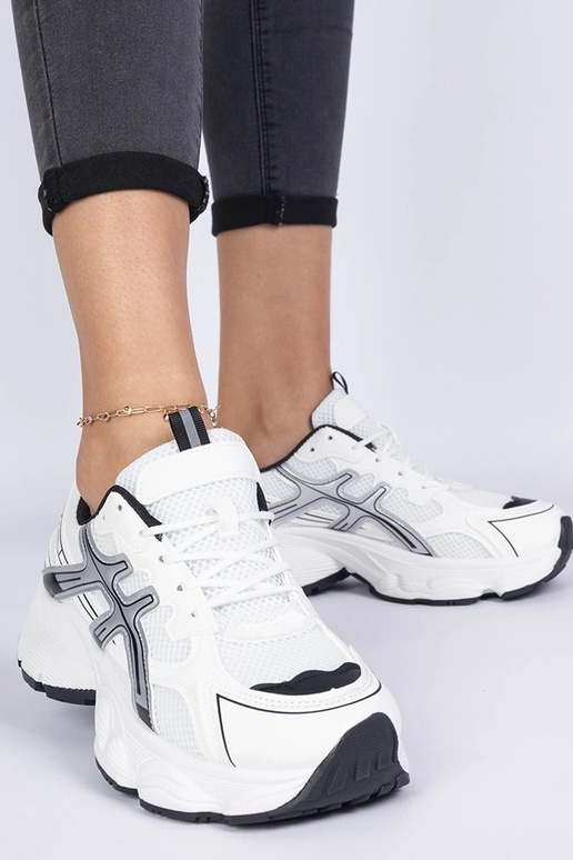 Czarne sneakersy damskie na masywnej... Czarne sneakersy damskie na masywnej...