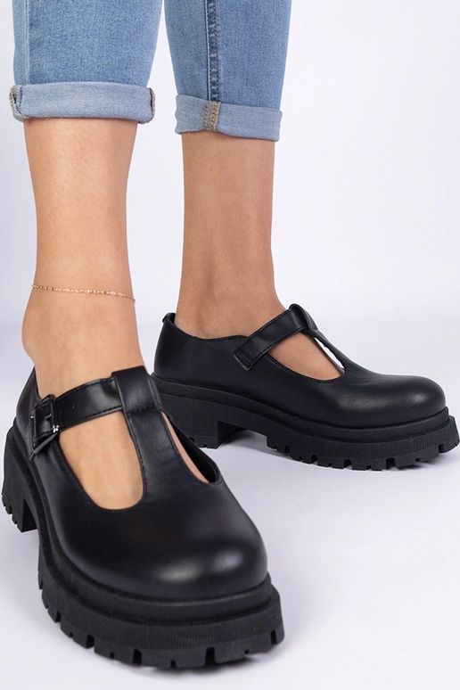 Czarne półbuty na platformie z... Czarne półbuty na platformie z...