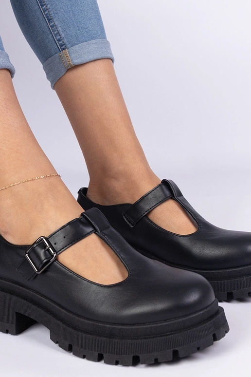 Czarne półbuty na platformie z... Czarne półbuty na platformie z...