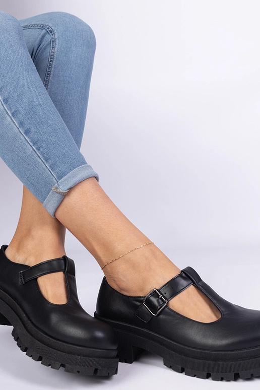 Czarne półbuty na platformie z... Czarne półbuty na platformie z...