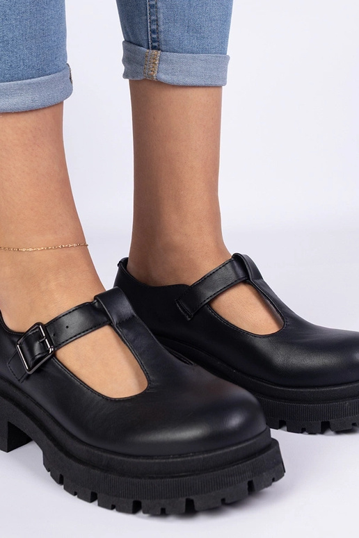 Czarne półbuty na platformie z... Czarne półbuty na platformie z...