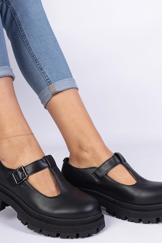 Czarne półbuty na platformie z... Czarne półbuty na platformie z...