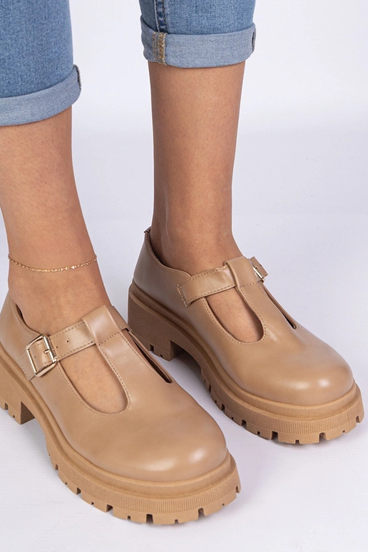 Brązowe półbuty na platformie z... Brązowe półbuty na platformie z...