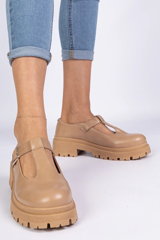 Brązowe półbuty na platformie z... Brązowe półbuty na platformie z...