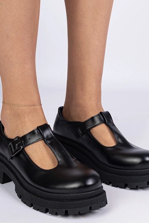 Czarne półbuty na platformie z...