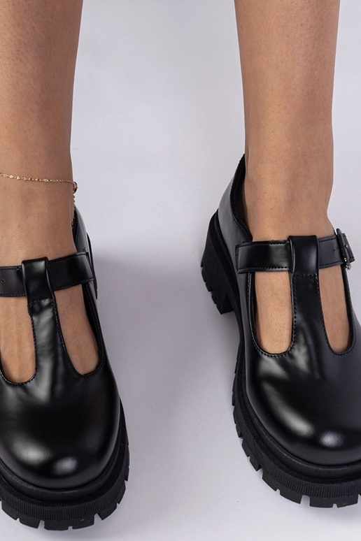 Czarne półbuty na platformie z...