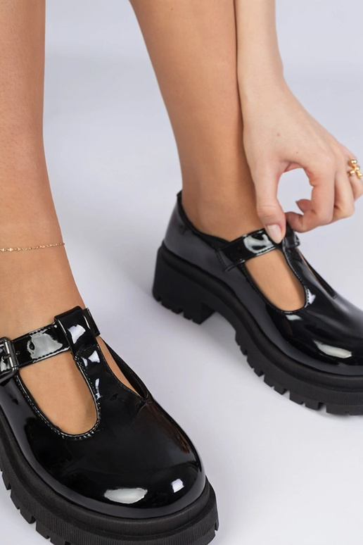 Czarne półbuty na platformie...