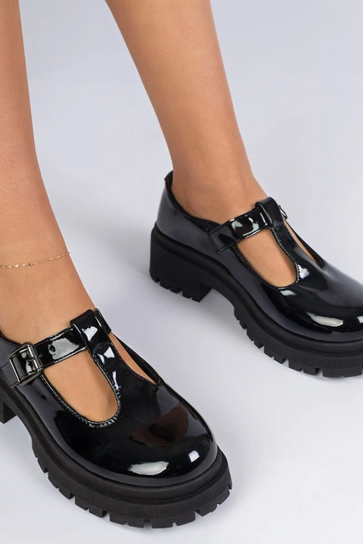 Czarne półbuty na platformie...