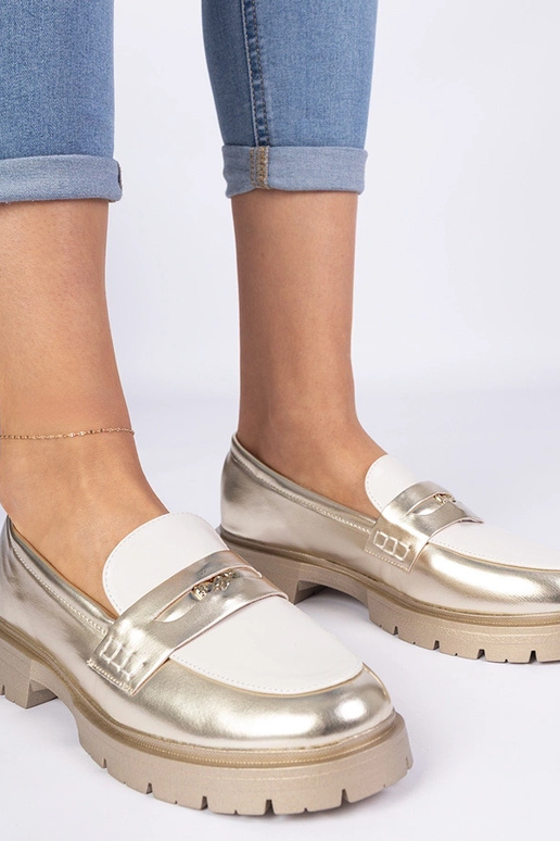 Złote mokasyny damskie z białą...