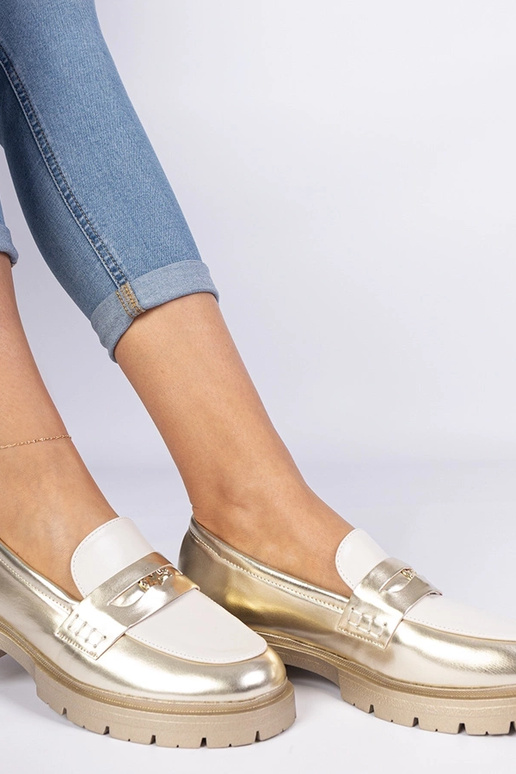 Złote mokasyny damskie z białą...