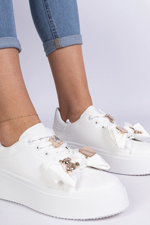 Białe sneakersy damskie zdobione...