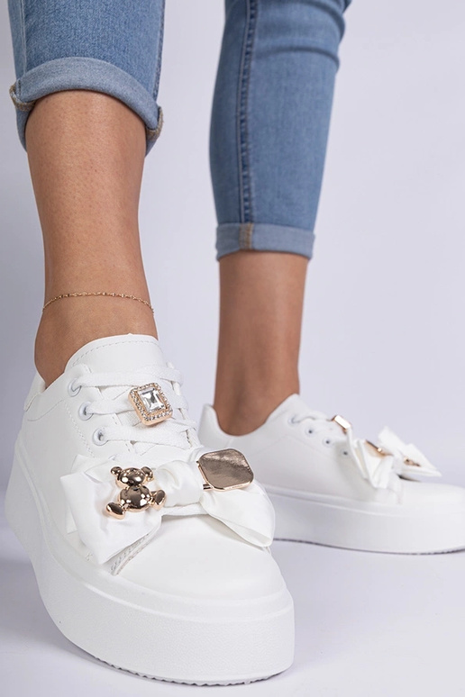 Białe sneakersy damskie zdobione...