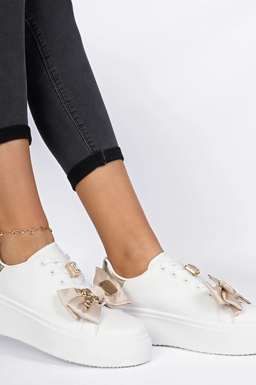 Biało-złote sneakersy...