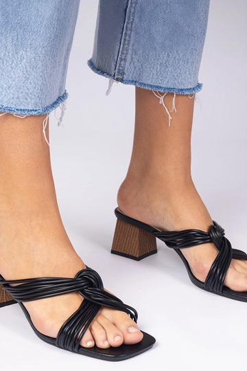 Czarne eleganckie klapki na... 2