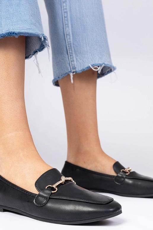 Czarne mokasyny z ozdobą i cyrkoniami...