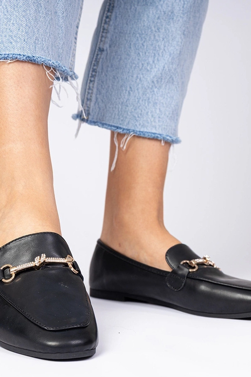 Czarne mokasyny z ozdobą i cyrkoniami...