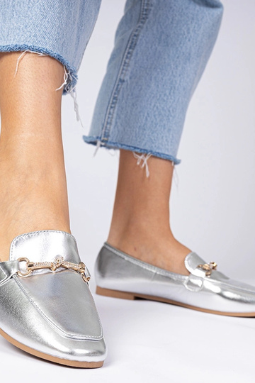 Srebrne mokasyny z ozdobą i... 2