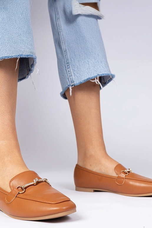 Brązowe mokasyny z ozdobą i...