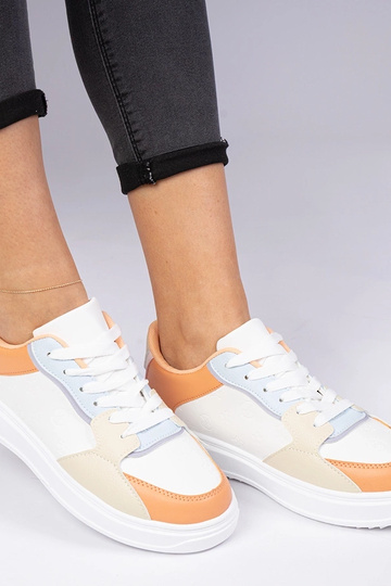 Biało-pomarańczowe sportowe sneakersy z ekoskóry Lavilia 2